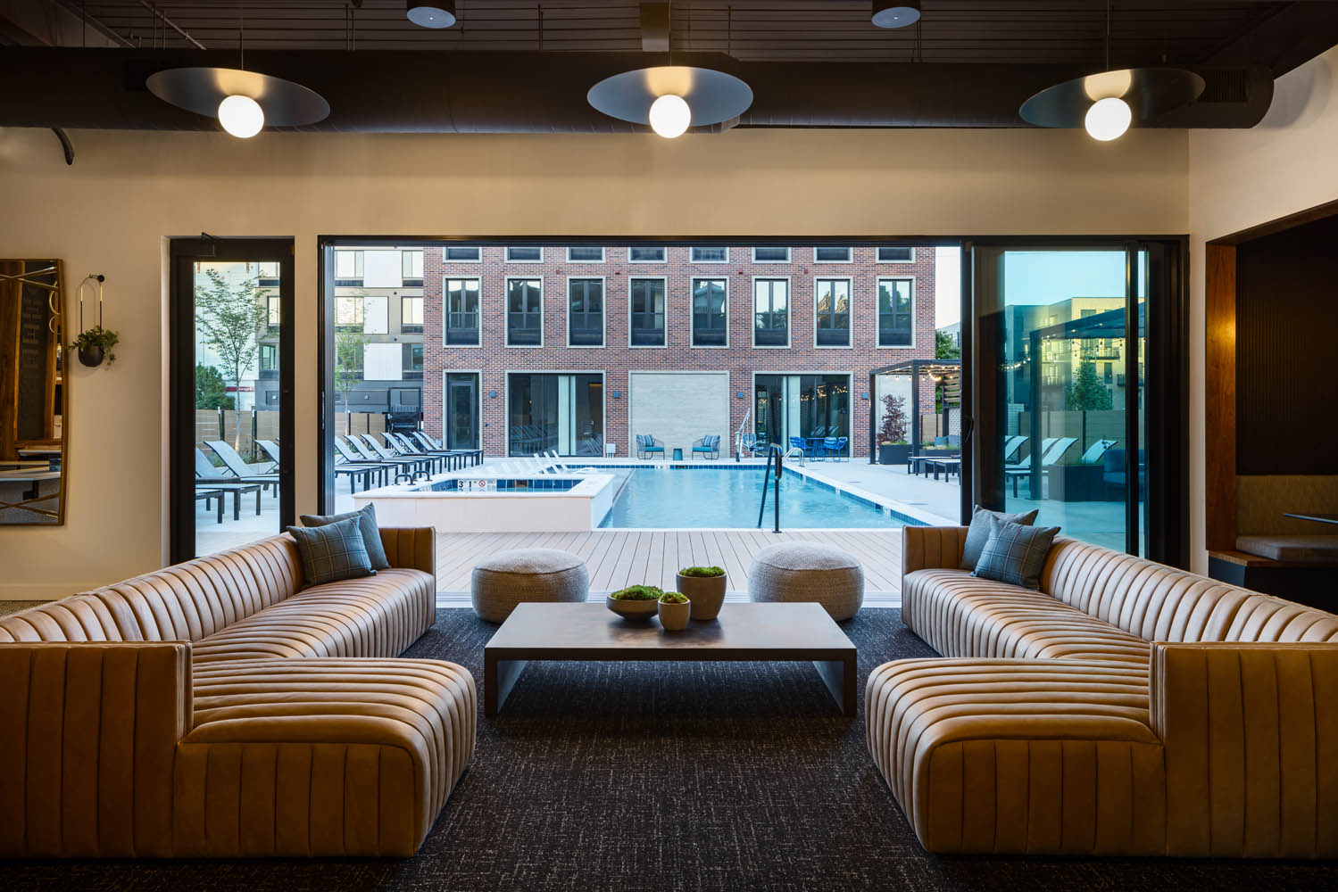 Apartments with a pool in KC - Dashery
